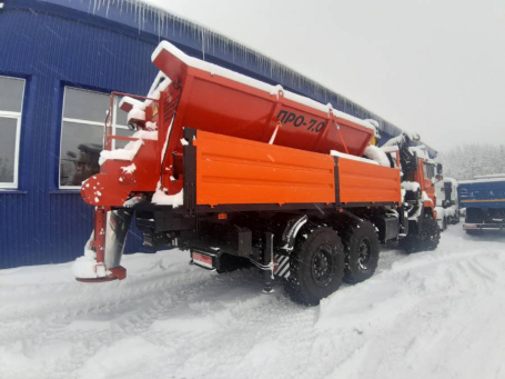 КАМАЗ-43118 бортовой с КМУ и пескоразбрасывательным оборудованием