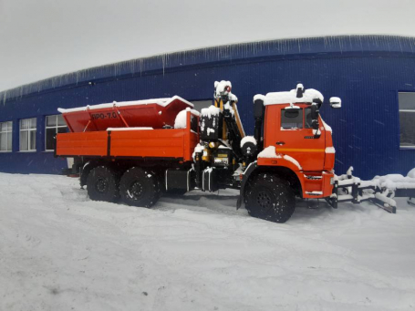 КАМАЗ-43118 бортовой с КМУ и пескоразбрасывательным оборудованием