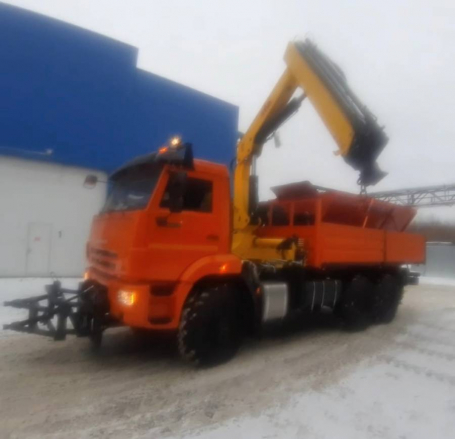 КАМАЗ-43118 бортовой с КМУ и пескоразбрасывательным оборудованием
