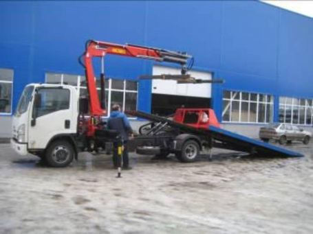 Эвакуатор Isuzu 75 со сдвижной платформой и краном-манипулятором (КМУ)