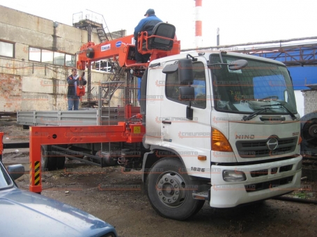 Hino 500 1826 с краном-манипулятором КМУ kanglim 1256