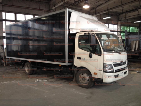 Промтоварный фургон Hino 300