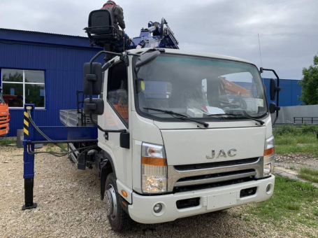JAC N90 с краном-манипулятором и буровым оборудованием