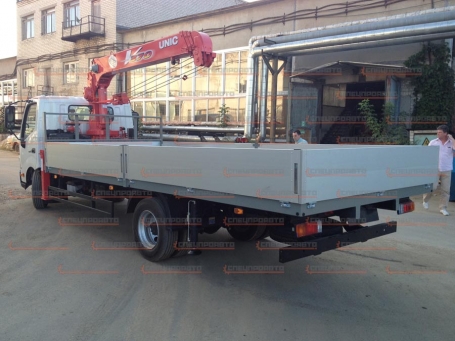 Hino 300 с краном-манипулятором КМУ Unic 370